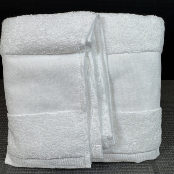 Dior Beauty Towel White Bath Hand Towel 100% Cotton 27" x 18" Authentic NEW - Picture 2 of 5